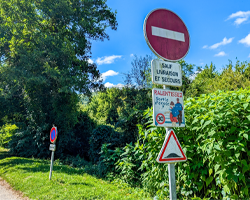 Voie privée : quand installer un panneau sens interdit ?